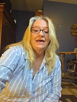 Snapshot of RavensLove chatting on 6, 7, 2026 RavensLove online show from 6, 7, 2026