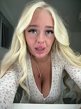 Snapshot of Vanillaheavennn chatting on 15, 4, 2026 Vanillaheavennn online show from 15, 4, 2026