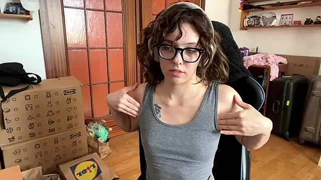 PillowPeachX online show from 18, 5, 2026