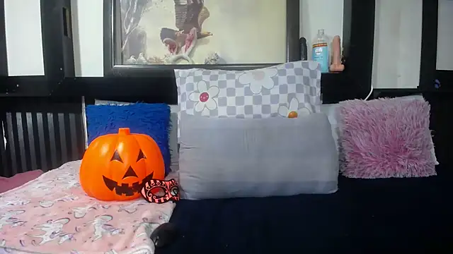 Snapshot of YoungBarbiexx chatting on 5, 5, 2026 YoungBarbiexx online show from 5, 5, 2026
