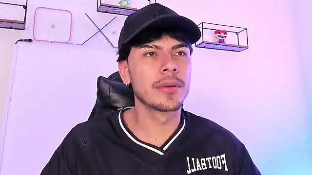 Izack 01 online show from 15, 4, 2026