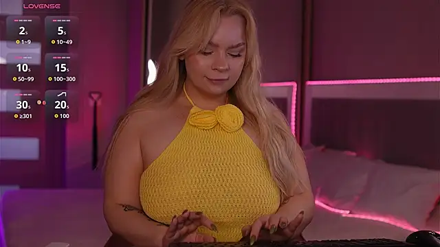 Snapshot of LisaLove3 chatting on 17, 5, 2026 LisaLove3 online show from 17, 5, 2026