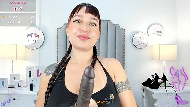 Snapshot of katherine_glow chatting on 15, 4, 2026 katherine glow online show from 15, 4, 2026