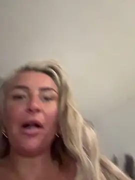 Naughtyhousewife x online show from 29, 4, 2026