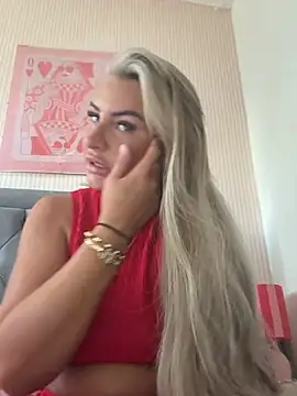 Snapshot of Naughtyhousewife_x chatting on 2, 7, 2026 Naughtyhousewife x online show from 2, 7, 2026