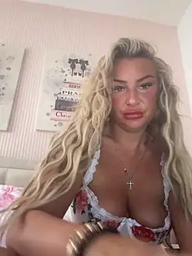 Snapshot of Naughtyhousewife_x chatting on 26, 7, 2026 Naughtyhousewife x online show from 26, 7, 2026