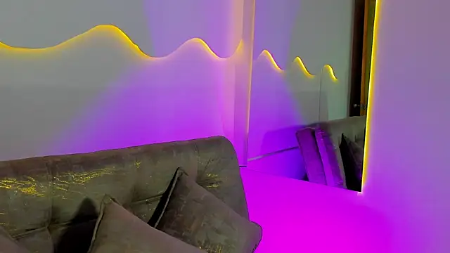Snapshot of MiaMalcova__ chatting on 25, 4, 2026 MiaMalcova online show from 25, 4, 2026