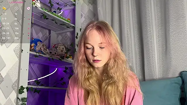 EmeliaZxc online show from 23, 4, 2026