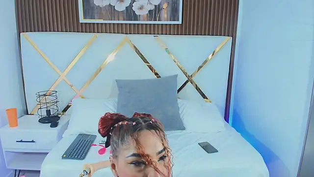 Snapshot of Mariana_Martinez_1 chatting on 15, 4, 2026 Mariana Martinez 1 online show from 15, 4, 2026