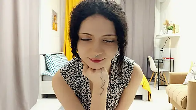 Snapshot of CinnamonCurl chatting on 25, 5, 2026 CinnamonCurl online show from 25, 5, 2026