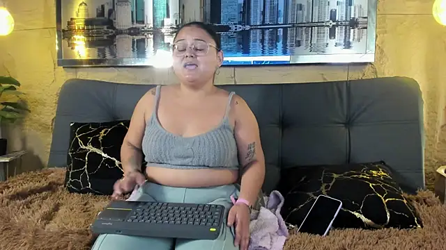 Luna  Cortez online show from 26, 5, 2026