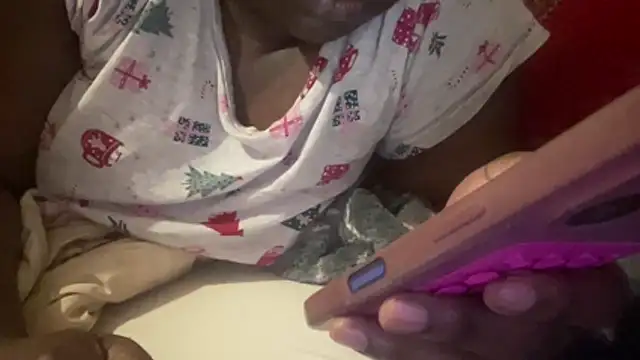 Snapshot of EbonyTheBrattt chatting on 21, 4, 2026 EbonyTheBrattt online show from 21, 4, 2026