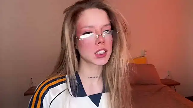 Catrinee online show from 7, 6, 2026