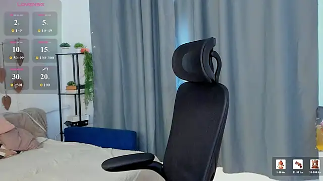 Snapshot of Glitch_Doll chatting on 7, 7, 2026 Glitch Doll online show from 7, 7, 2026