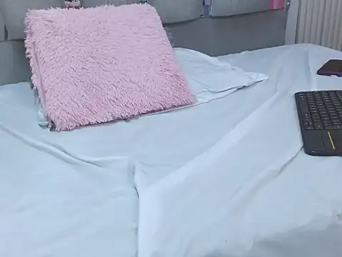 Snapshot of CarlaSpenser chatting on 25, 4, 2026 CarlaSpenser online show from 25, 4, 2026