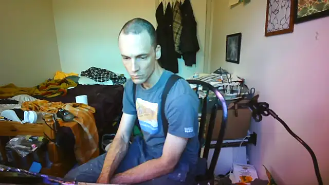 Snapshot of JohnnyMoves chatting on 12, 6, 2026 JohnnyMoves online show from 12, 6, 2026