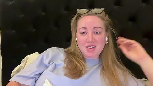 Snapshot of arielsweetieee chatting on 8, 6, 2026 arielsweetieee online show from 8, 6, 2026