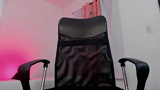 Snapshot of alessandroferrer chatting on 20, 5, 2026 alessandroferrer online show from 20, 5, 2026