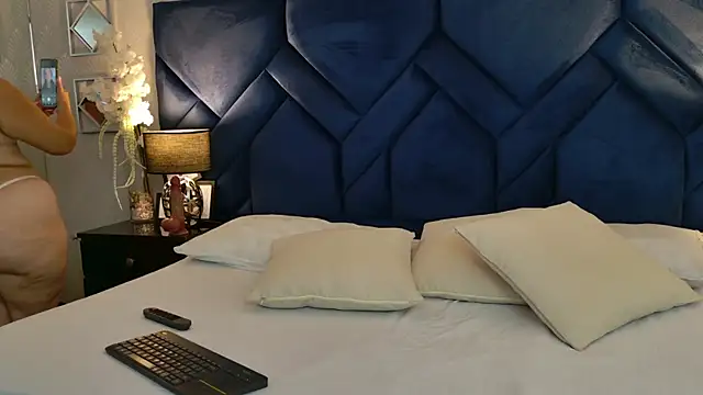 Snapshot of IsabelaCampbell chatting on 6, 5, 2026 IsabelaCampbell online show from 6, 5, 2026