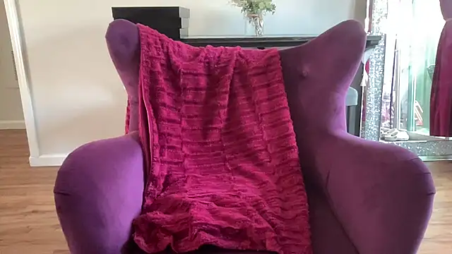Snapshot of yummymommie7 chatting on 18, 5, 2026 yummymommie7 online show from 18, 5, 2026