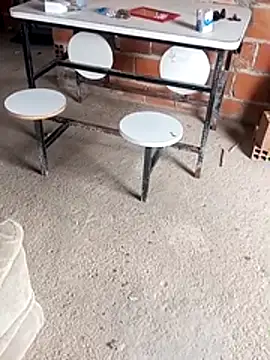  - - -larissa - - - online show from 19, 4, 2026