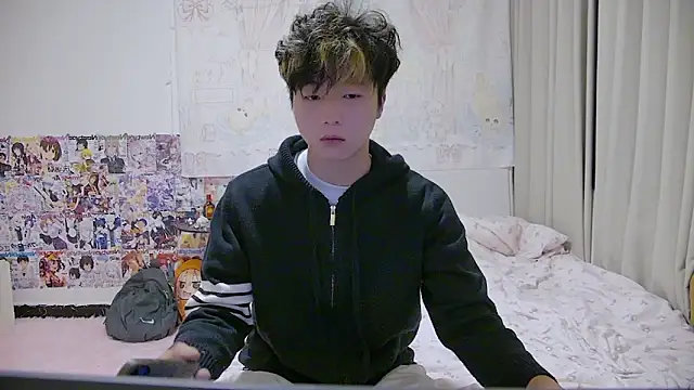 Cream-001 online show from 18, 4, 2026