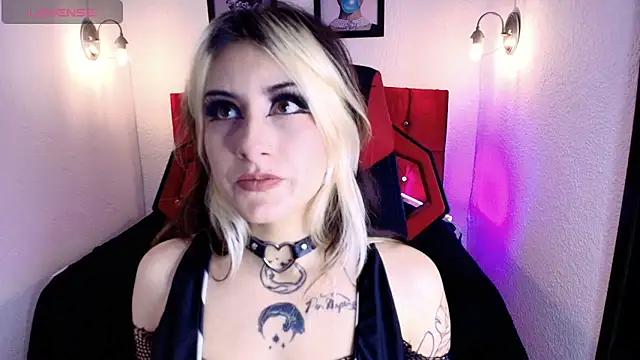 Snapshot of aliceinflames chatting on 7, 5, 2026 aliceinflames online show from 7, 5, 2026