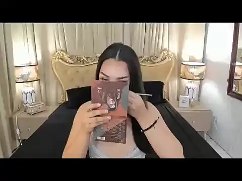 Snapshot of OliviaRoxy chatting on 7, 5, 2026 OliviaRoxy online show from 7, 5, 2026