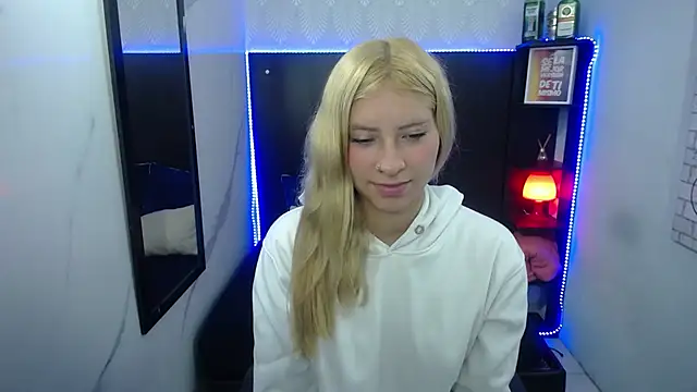Snapshot of nancy_blonde chatting on 19, 6, 2026 nancy blonde online show from 19, 6, 2026