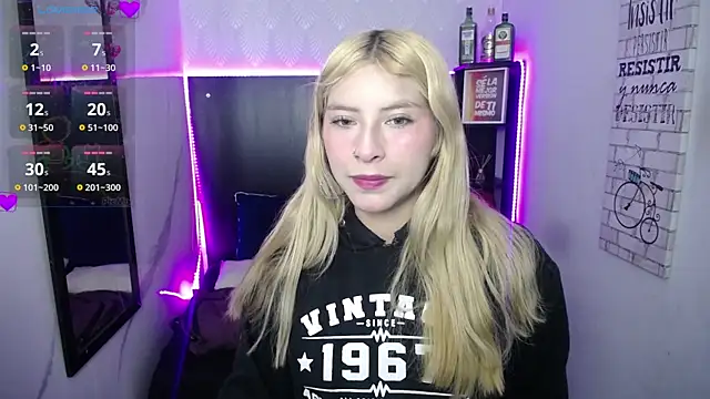 Snapshot of nancy_blonde chatting on 17, 7, 2026 nancy blonde online show from 17, 7, 2026