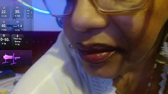 Snapshot of Sweet-Mommy-Milf chatting on 2, 5, 2026 Sweet-Mommy-Milf online show from 2, 5, 2026