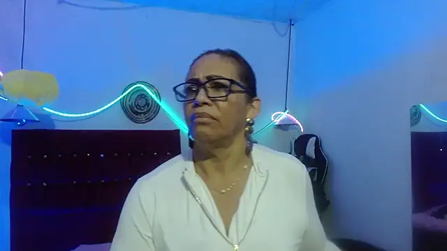 Snapshot of Sweet-Mommy-Milf chatting on 28, 5, 2026 Sweet-Mommy-Milf online show from 28, 5, 2026