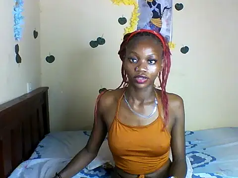 Snapshot of LunaNior chatting on 5, 6, 2026 LunaNior online show from 5, 6, 2026