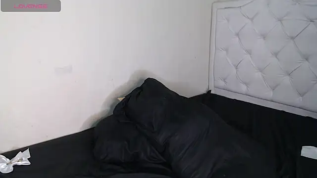 Snapshot of Violet_myers04 chatting on 29, 5, 2026 Violet myers04 online show from 29, 5, 2026