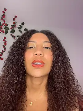 Snapshot of Daphnne_Curly chatting on 5, 7, 2026 Daphnne Curly online show from 5, 7, 2026