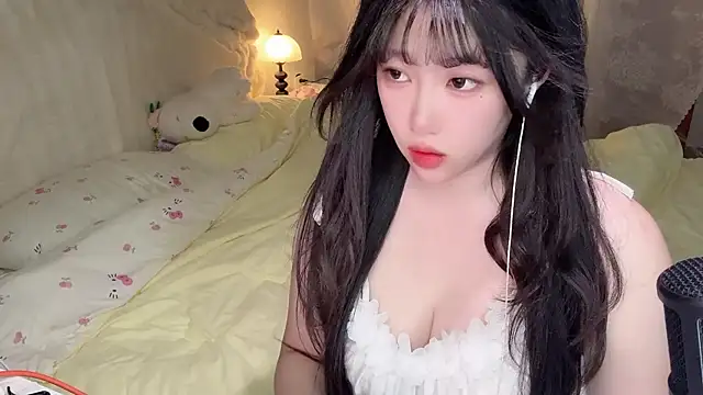 SweetButWildbaby online show from 12, 5, 2026