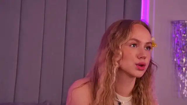 Snapshot of Emi_Sterling chatting on 11, 5, 2026 Emi Sterling online show from 11, 5, 2026