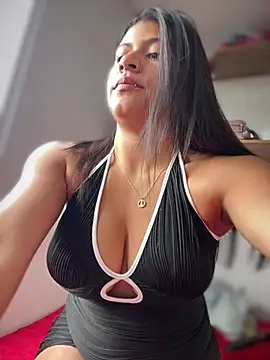 Snapshot of ElahiaMarquez chatting on 4, 8, 2026 ElahiaMarquez online show from 4, 8, 2026
