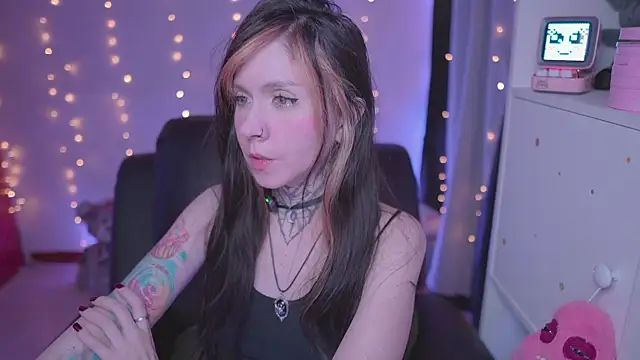 Snapshot of -VKatt chatting on 4, 5, 2026 -VKatt online show from 4, 5, 2026
