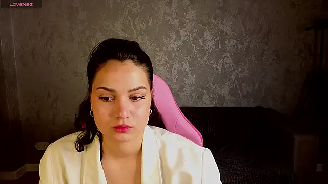 Snapshot of Vivien_Ross chatting on 8, 5, 2026 Vivien Ross online show from 8, 5, 2026