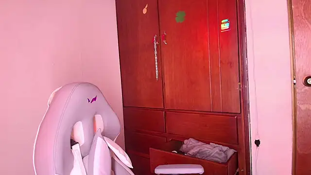 Snapshot of Victoriia_Jackson chatting on 5, 6, 2026 Victoriia Jackson online show from 5, 6, 2026