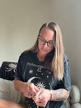 blackwidowlaced online show from 21, 4, 2026