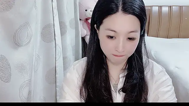 Snapshot of D-Misslu chatting on 4, 7, 2026 D-Misslu online show from 4, 7, 2026