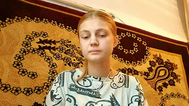 Snapshot of LunaLaday chatting on 1, 7, 2026 LunaLaday online show from 1, 7, 2026