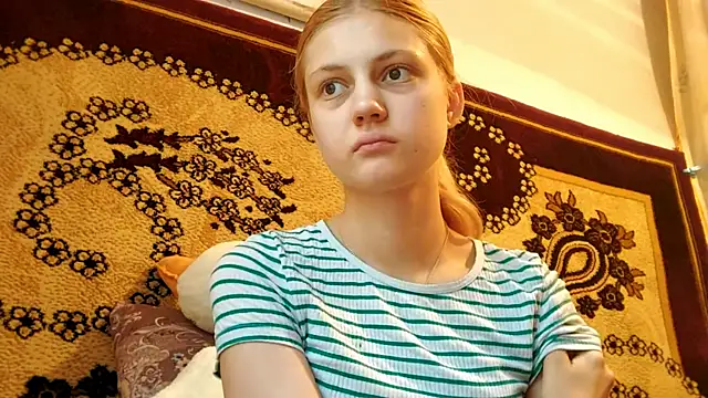 Snapshot of LunaLaday chatting on 3, 7, 2026 LunaLaday online show from 3, 7, 2026