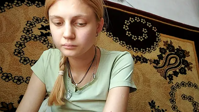 Snapshot of LunaLaday chatting on 7, 7, 2026 LunaLaday online show from 7, 7, 2026