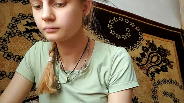 Snapshot of LunaLaday chatting on 7, 7, 2026 LunaLaday online show from 7, 7, 2026