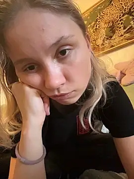 StaceyCross  online show from 22, 4, 2026