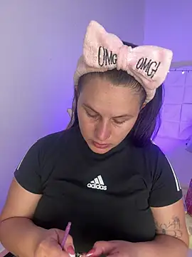 Snapshot of Ivonny_Goldie chatting on 20, 6, 2026 Ivonny Goldie online show from 20, 6, 2026