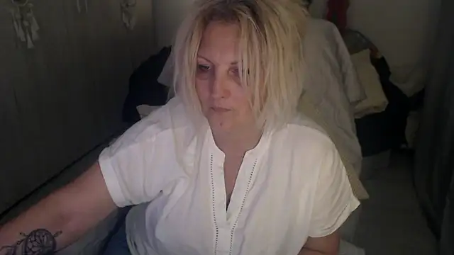 Divineblond online show from 15, 4, 2026